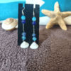 Boucles d'oreilles pendante perles bleu et coquillage