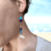 Boucles d'oreilles pendante perles bleu et coquillage