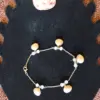 Bracelet de cheville perles œil de chat blanches