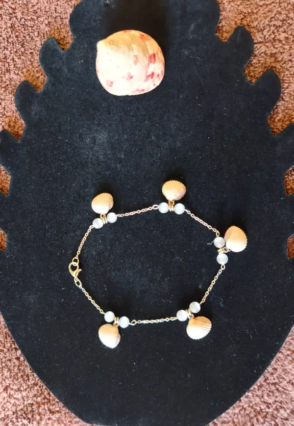 Bracelet de cheville perles œil de chat blanches