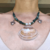 collier agate verte porté Collier en Agathe verte et Tortues marines