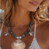 collier agate verte porté 1 Collier en Agathe verte et Tortues marines