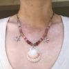 collier quartz lavande porté Collier quartz lavande et étoile de mer